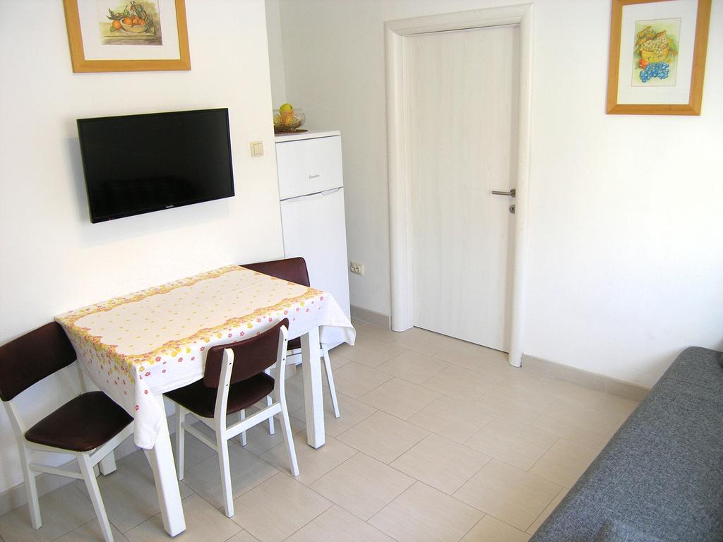 Appartement Apartman Vera à Krk Town Extérieur photo